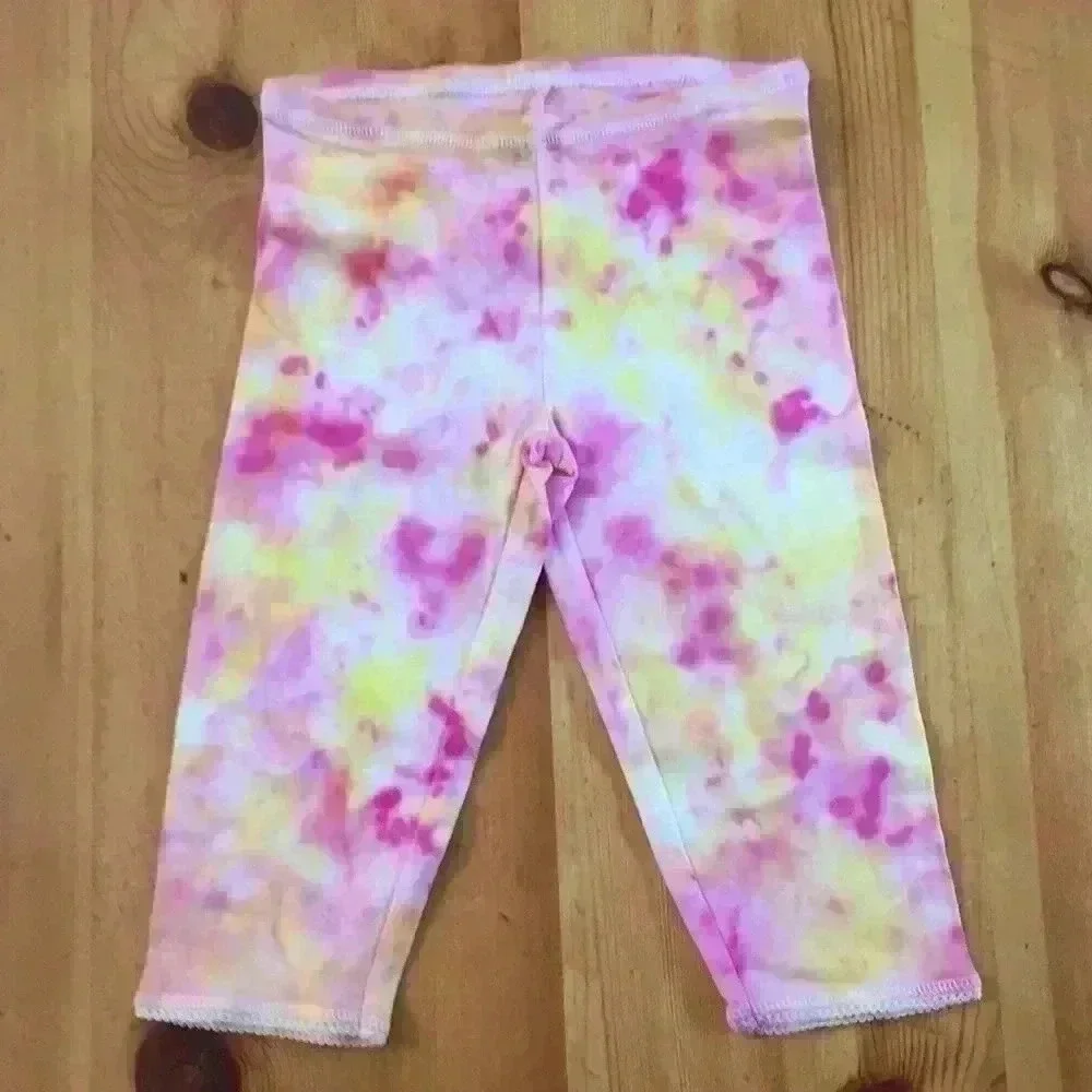 🌸Tie dye capris 2 pairs available.